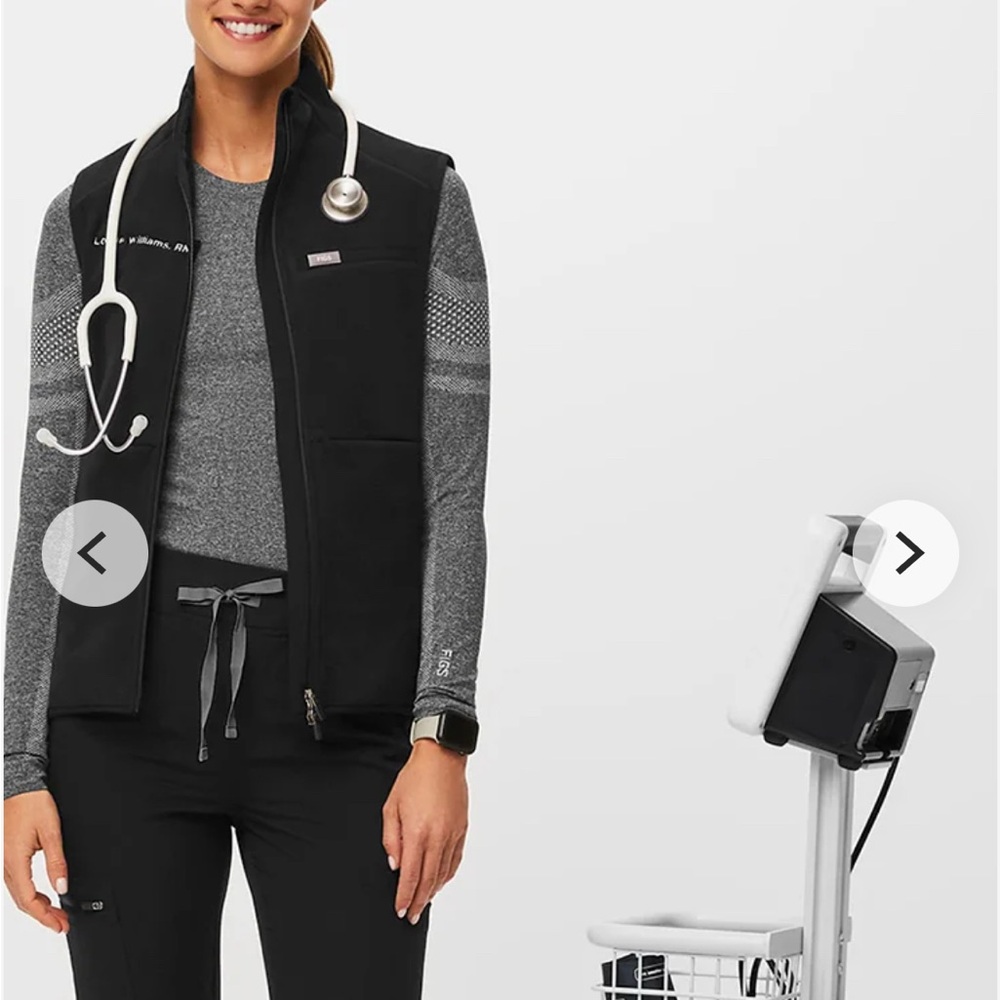 Figs black On Shift Fleece Zip-Up Vest